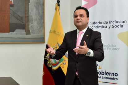 Al inicio del actual Gobierno Bernal fue nombrado como gobernador del Azuay y antes fue asambleísta por el movimiento CREO.