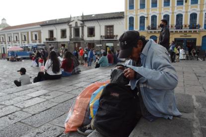 Situación. La pandemia empujó a varias personas a pedir en la calle.