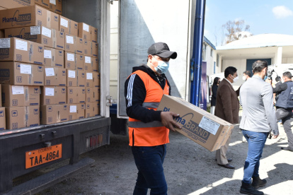 La mañana de este jueves se inició la distribución en los 135 hospitales públicos del país.