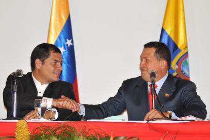 2009. Rafael Correa y el expresidente de Venezuela Hugo Chávez pactaron la creación del Sucre como alternativa a "la dictadura del dólar".