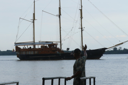 Navegación. El primer paseo que volvió a dar el Morgan fue de 30 minutos. Lo disfrutaron amigos, familiares y unos cuantos clientes que llegaron.