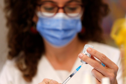 El Hospital de San Juan de Alicante prosigue con la campaña de vacunación contra el Covid-19 durante este 31 de diciembre.