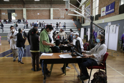 Estrategia. Ecuador empezó a colocar la tercera dosis de la vacuna y en enero se intensificará el proceso.