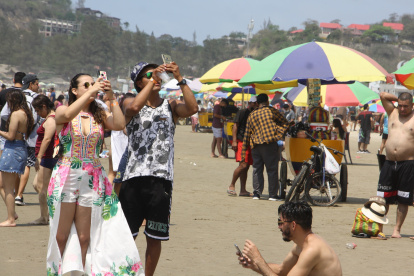 Cientos de turistas arribaron a las playas del país en grupos familiares. Muchos hoteles tuvieron un aforo a tope; otros, del 90 %.