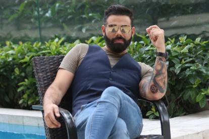 Ronald Farina, presentador.