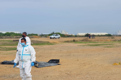 Gente de Criminalística, en el lugar de los hechos.