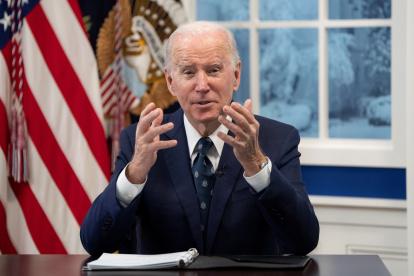 El presidente de EE. UU., Joe Biden ofrece apoyo a su homólogo ucraniano, Volodímir Zelenski. / EFE