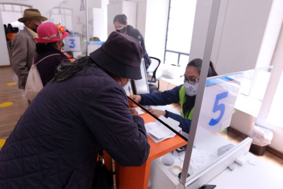 Trámite. Las ventanillas de información tuvieron gran afluencia de público en las nueve administraciones zonales.