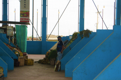 Mercado. Así, sin clientes, permanece el centro de abastos # 4. Ni por las fiestas de diciembre hubo más clientes en el lugar. En el mercado "25 de Septiembre" el panorama es igual.