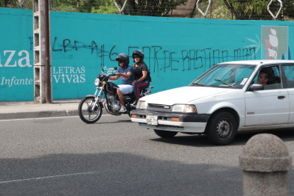 Proyecto cultural municipal "Letras Vivas" es víctima del vandalismo urbano a traves de los graffittis Agencia (ag-extra)
