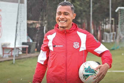 Eddie Guevara, zaguero central ecuatoriano, fue fichado por Emelec gracias a sus buenas ejecutorias en Técnico Universitario.