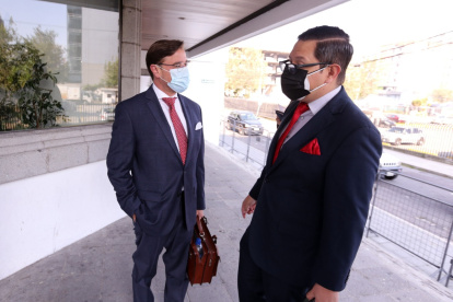 Defensa. Eduardo León y Carlos Alvear, previo a su ingreso a la Corte.