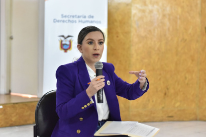 Bernarda Ordóñez, secretaria de Derechos Humanos, en conversatorio con los medios de comunicación.