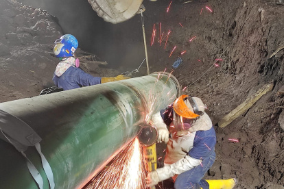 Trabajadores laboraron 24 horas para arreglar los ductos.