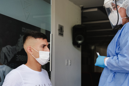 Zaid Romero se somete a la prueba médica antes de las pruebas físicas de la pretemporada de Liga de Quito