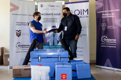 La entrega-recepción de los insumos médicos.