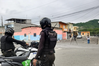 Balacera en la suburbio de Guayaquil: Un niño muerto, tres personas heridas, entre ellos otro menor de edad.