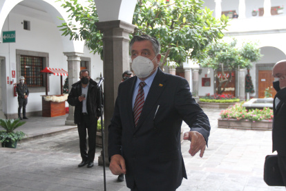 EL MINISTRO DE TRABAJO REALIZÓ UN CONVERSATORIO CON PERIODISTAS PARA TRATAR EL TEMA DEL SUELDO BÁSICO QUE DESDE ENERO DEL 2022 Prevención. El Ministerio de Trabajo encabezado por Patricio Donoso ejecuta medidas ante incidencia de contagios por COVID-19.