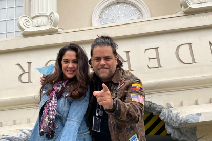 Flor María junto a su esposo Roberto Chávez, quien también es su mánager.