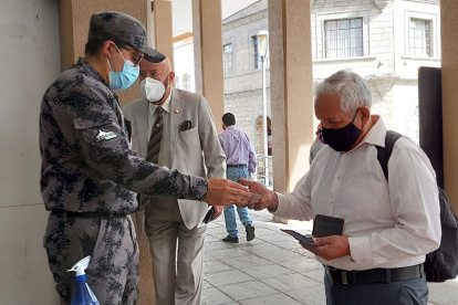 Requisito. Desde el 23 de diciembre de exige la presentación del carné de vacunación en lugares de atención al público.