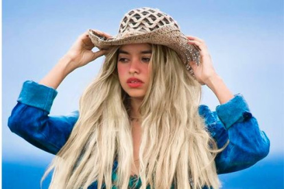 Junto a tres mujeres que dan forma a los diseños, esta mujer nacida en Babahoyo ha sabido sacar adelante su emprendimiento.