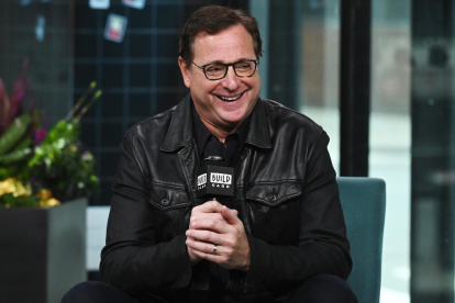 Bob Saget interpretó a un viudo que queda al cuidado de sus tres hijas. Un personaje que lo marcó para siemrpe.