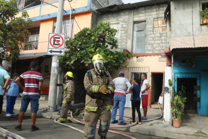La emergencia se registró pasadas las 15:00 de este lunes. Al sitio acudieron unidades bomberiles.