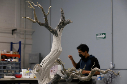 Fotografía de un espacio de trabajo en el Taller del Chucho, el 5 de enero de 2021, en Guadalajara, estado de Jalisco (México).
