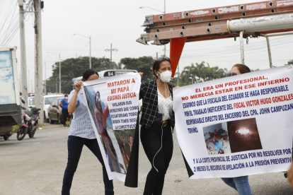 Reclamo. Familiares de víctimas protagonizaron un plantón frente a la cárcel el día que la CIDH visitó el país.