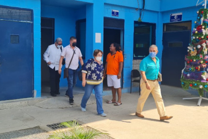 Reunión. Integrantes del comité de pacificación visitaron la cárcel de Guayaquil y tuvieron una cita con internos.