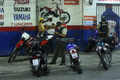 Los crímenes, cometidos entre la tarde y noche de este lunes, fueron dentro de dos propiedades.