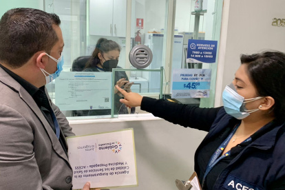 Multa. Los laboratorios que no cumplan con la medida serán sancionados con cinco salarios básicos.