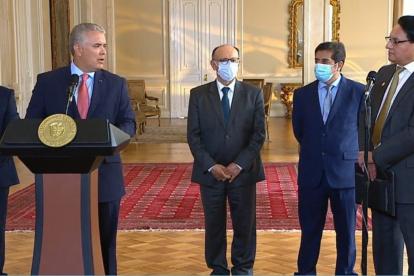 Los asambleístas Fernando Villavicencio, Pedro Velasco y Bruno Segovia se reunieron con el presidente Iván Duque para presentarle los resultados de una investigación.