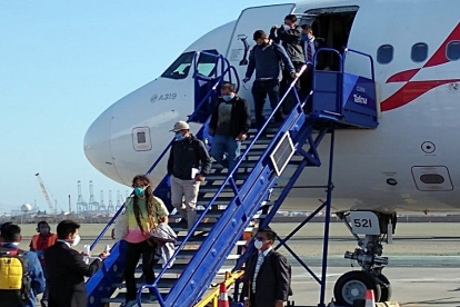 El transporte aéreo de pasajeros es uno de los más afectados por la nueva variante de Covid-19.