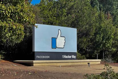 La señal del dedo arriba en las instalaciones de Facebook en Menlo Park, California, en una fotografía de archivo.