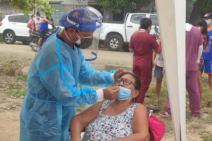 Guayaquil reporta un incremento exponencial de casos de COVID-19 en los primeros días de enero de 2022, lo cual se atriibuye a la variante ómicron.