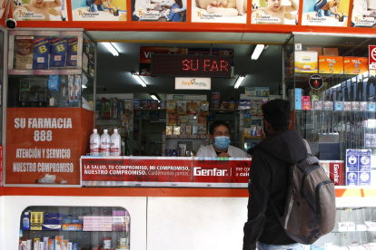 Gran parte de la ciudadanía acude a comprar medicinas para la gripe sin antes visitar a un médico.