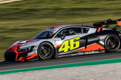 El italiano ya usó el carro que llevará en el GT World Challenge Europe 2022 durante un recorrido en Sevilla, España, en diciembre pasado.