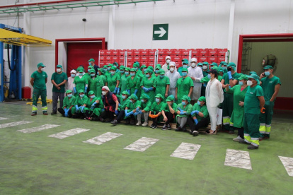 Migrantes. Un grupo de trabajadores ecuatorianos que integran la plantilla de la empresa Campos de Lorca.