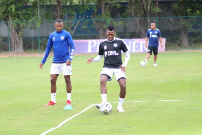 Bryan Carabalí (d) terminó jugando las dos finales de la LigaPro y peleará por un lugar en el once estelar 2022.