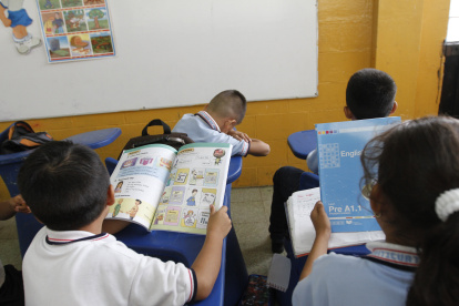 Niños. Las clases se suspendieron del 10 hasta el 16 de enero para reforzar la vacunación.