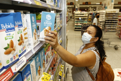 Mercado.- En Megamaxi en todas las perchas hay la opción del producto con azúcar normal, sin azúcar y con endulzante.