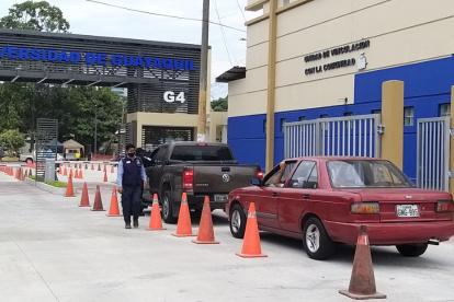 Personal de seguridad de la Universidad de Guayaquil labora de manera presencial.