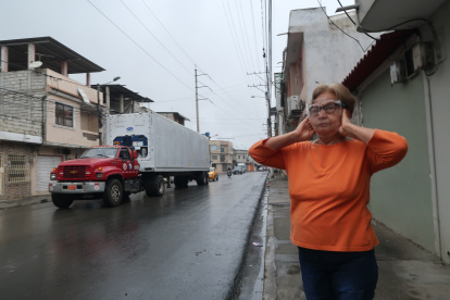 Además de polvo, en el barrio molesta el ruido permanente que generan los vehículos pesados que circulan día y noche por el barrio.
