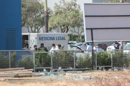 Investigación. Al sitio llegó personal de la Policía Nacional y de Criminalística. Pasadas las 15:00, el cuerpo fue llevado a Medicina Legal para practicarle la autopsia.