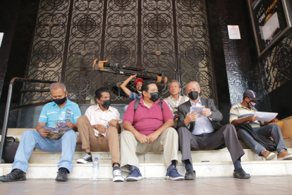 Encuentro. Artistas de toda índole acudieron a la sede de la Casa de la Cultura Núcleo de Guayas para solicitar que se lleven a cabo las elecciones, que han sido ya aplazadas al menos 4 veces.