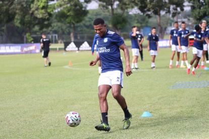 Romario Caicedo es una opción para Gustavo Alfaro ante las bajas en esa posición.