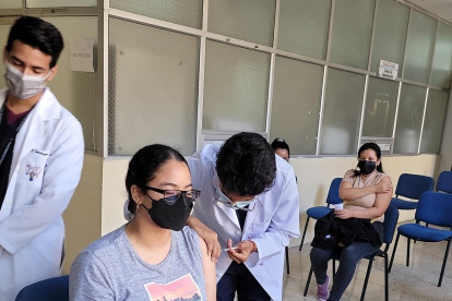 En el punto de vacunación también podrán aplicarse la primera y segunda dosis.