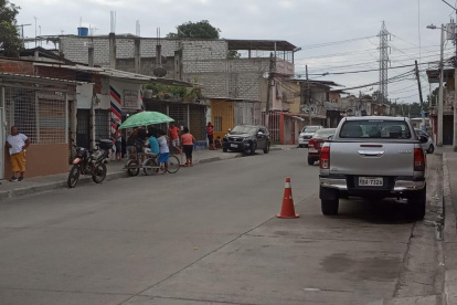 En Fertisa balean a una persona y moradores lo llevan a un centro médico