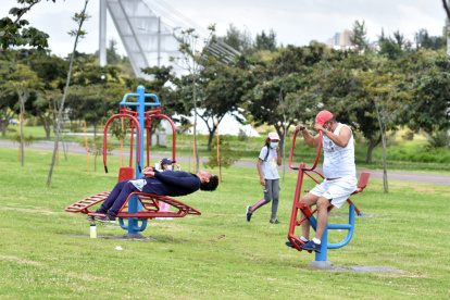 La salida del aeropuerto dio paso a un espacio de recreación y deporte.